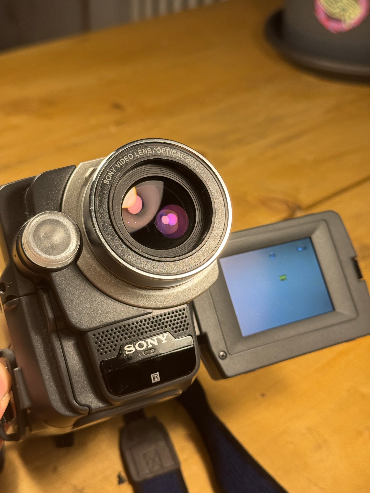 Sony Handycam CCD-TRV208E