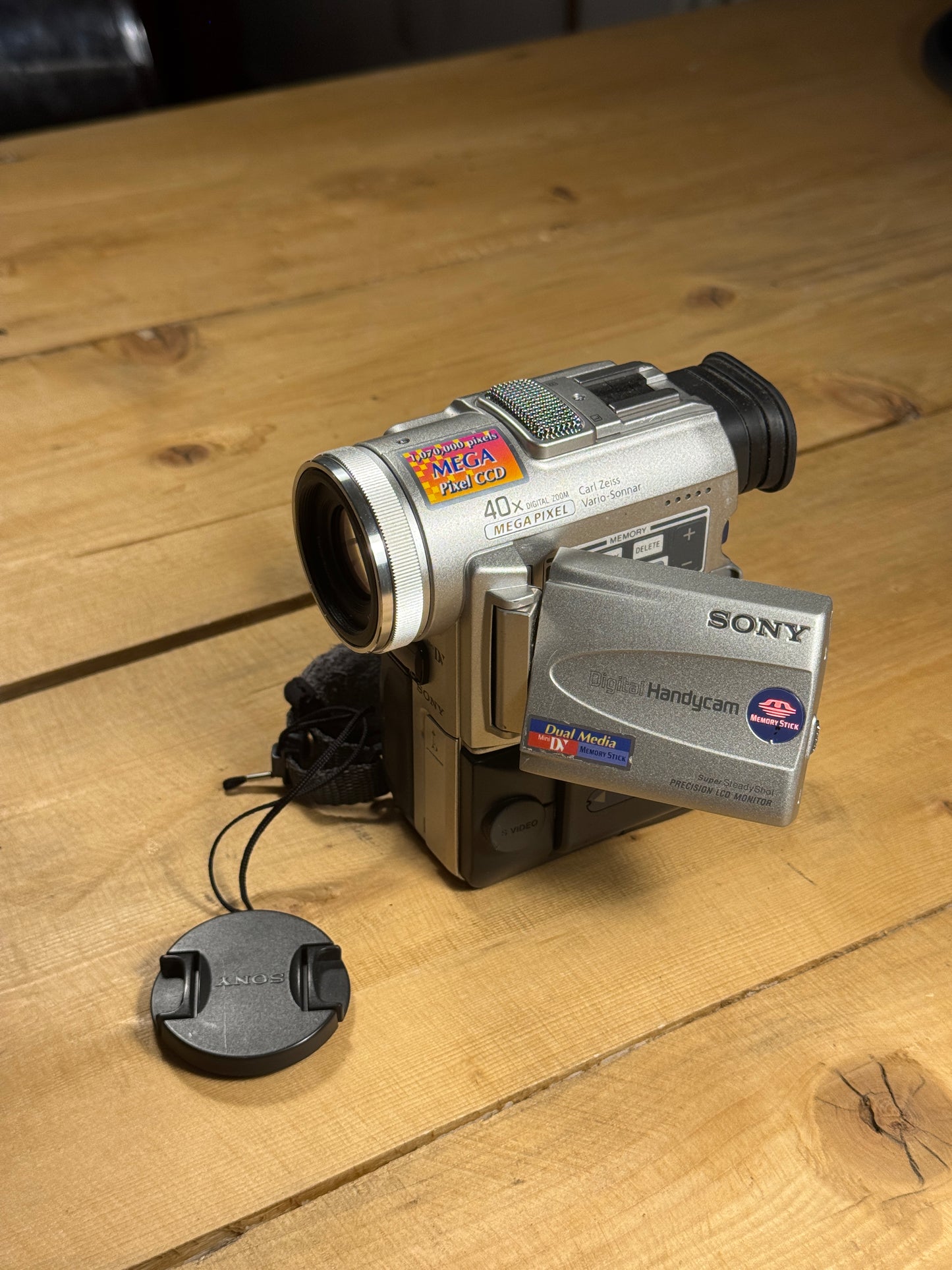Sony Handycam DCR-PC100E
