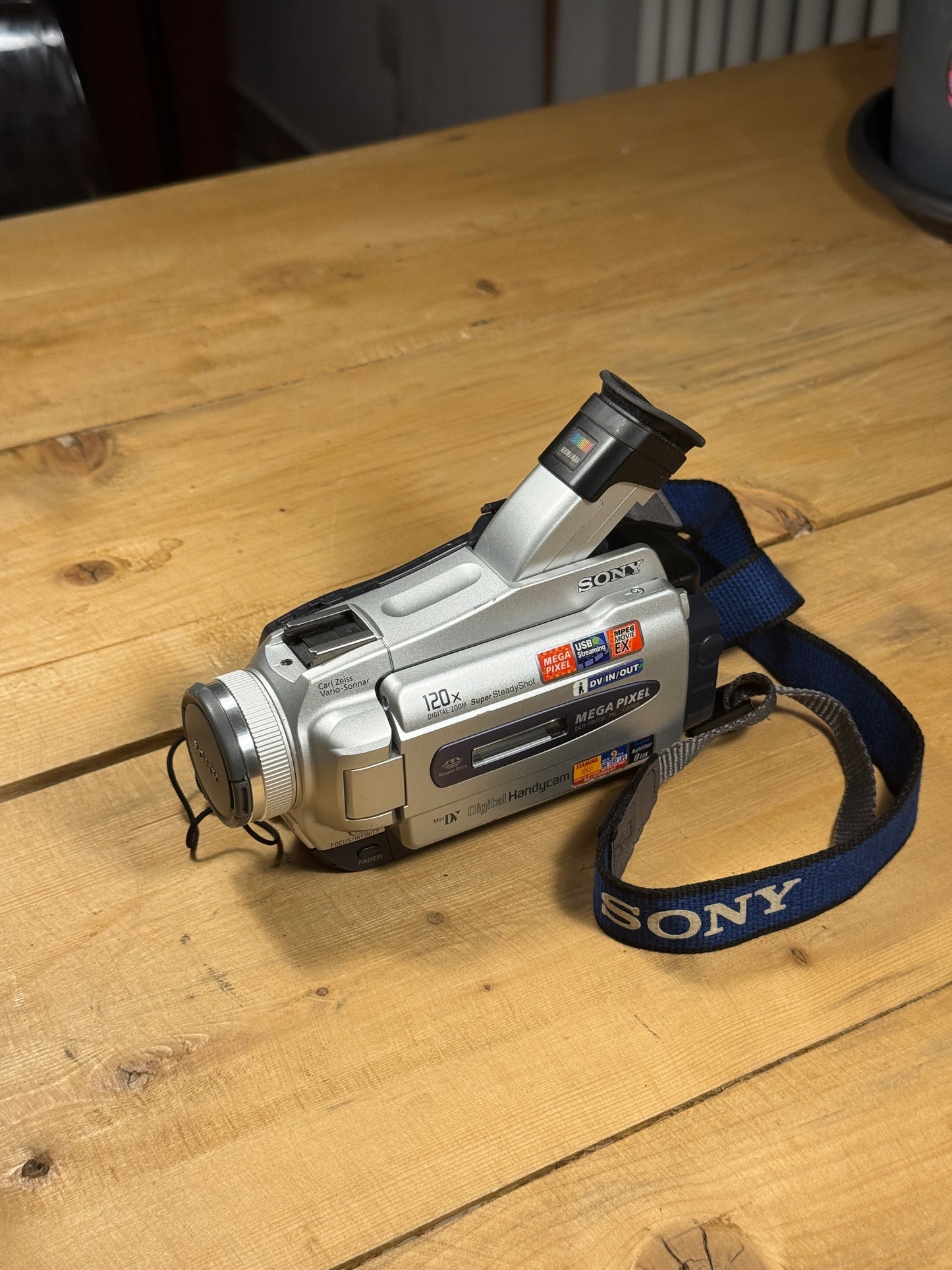 Sony Handycam DCR-TRV25E