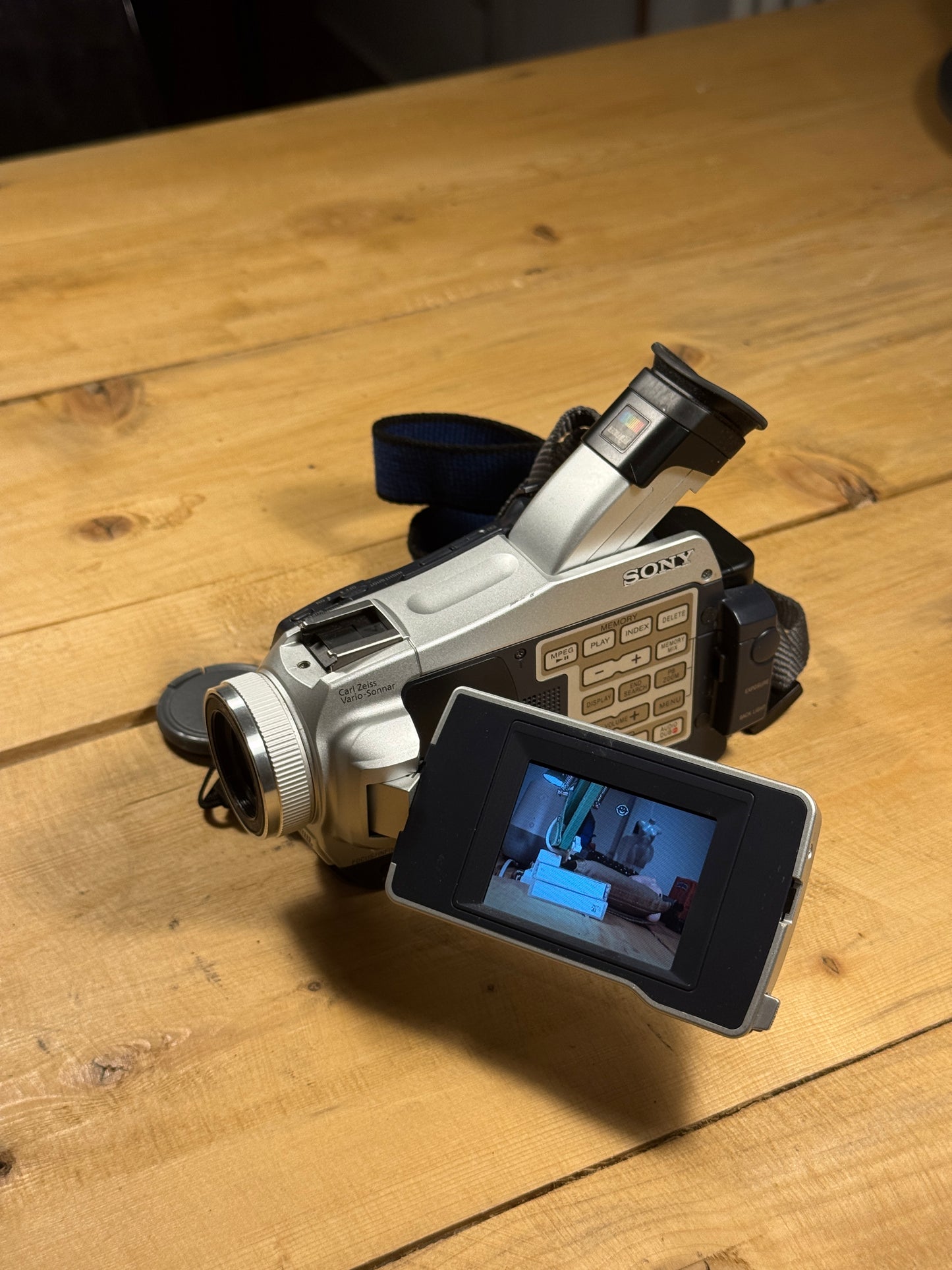 Sony Handycam DCR-TRV25E