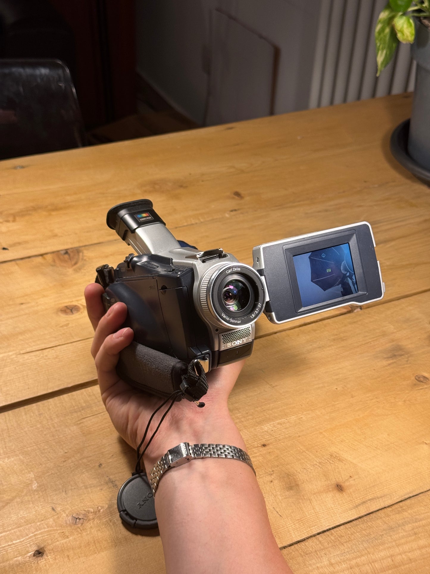 Sony Handycam DCR-TRV25E