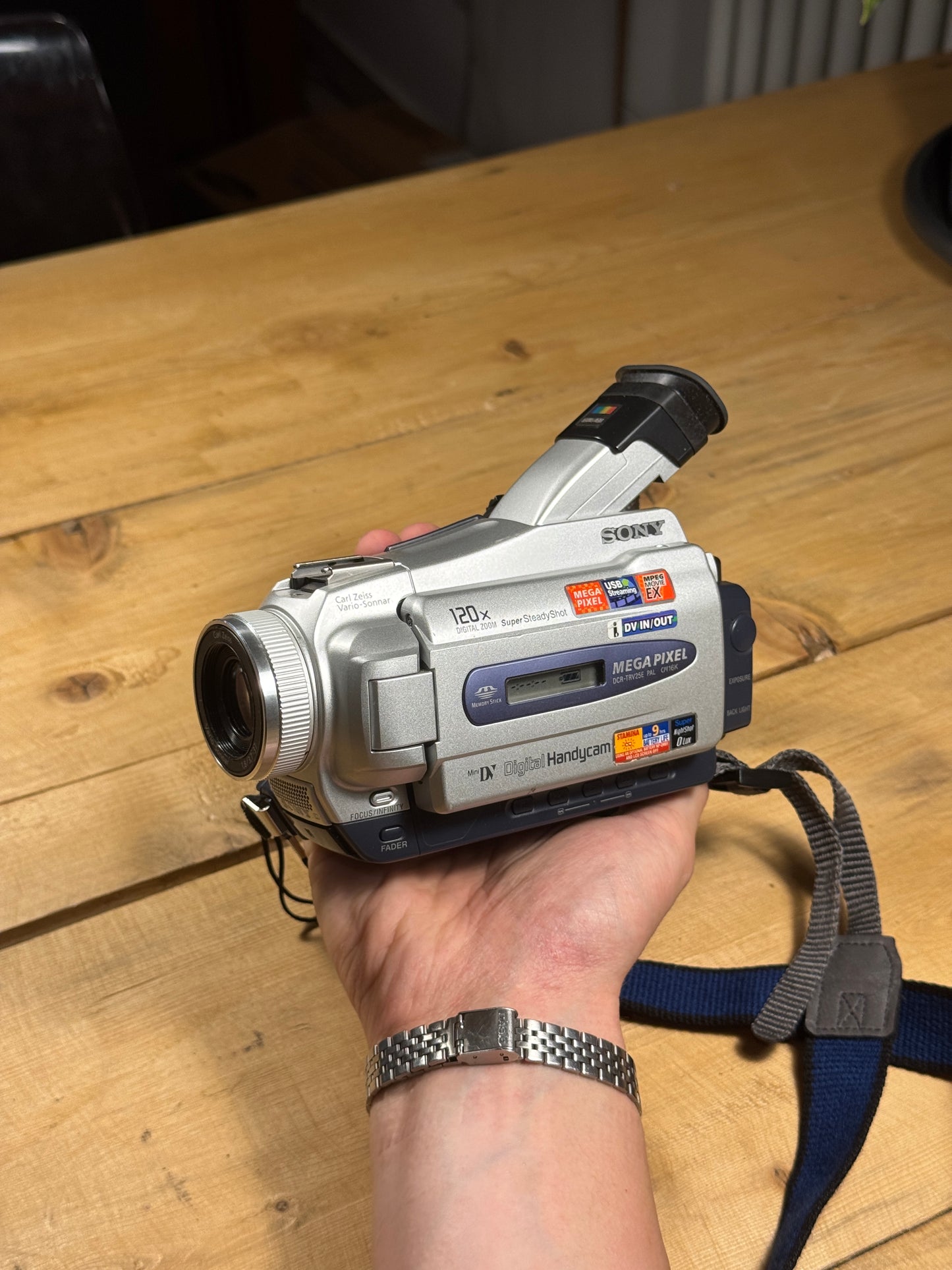 Sony Handycam DCR-TRV25E