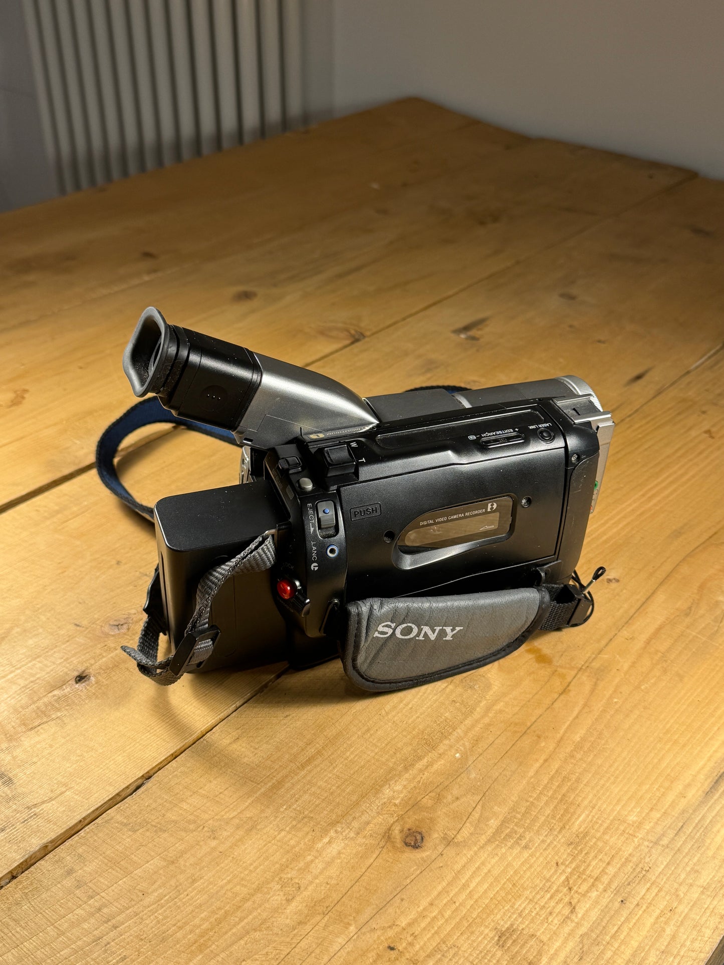 Sony Digital Handycam DCR-TRV210