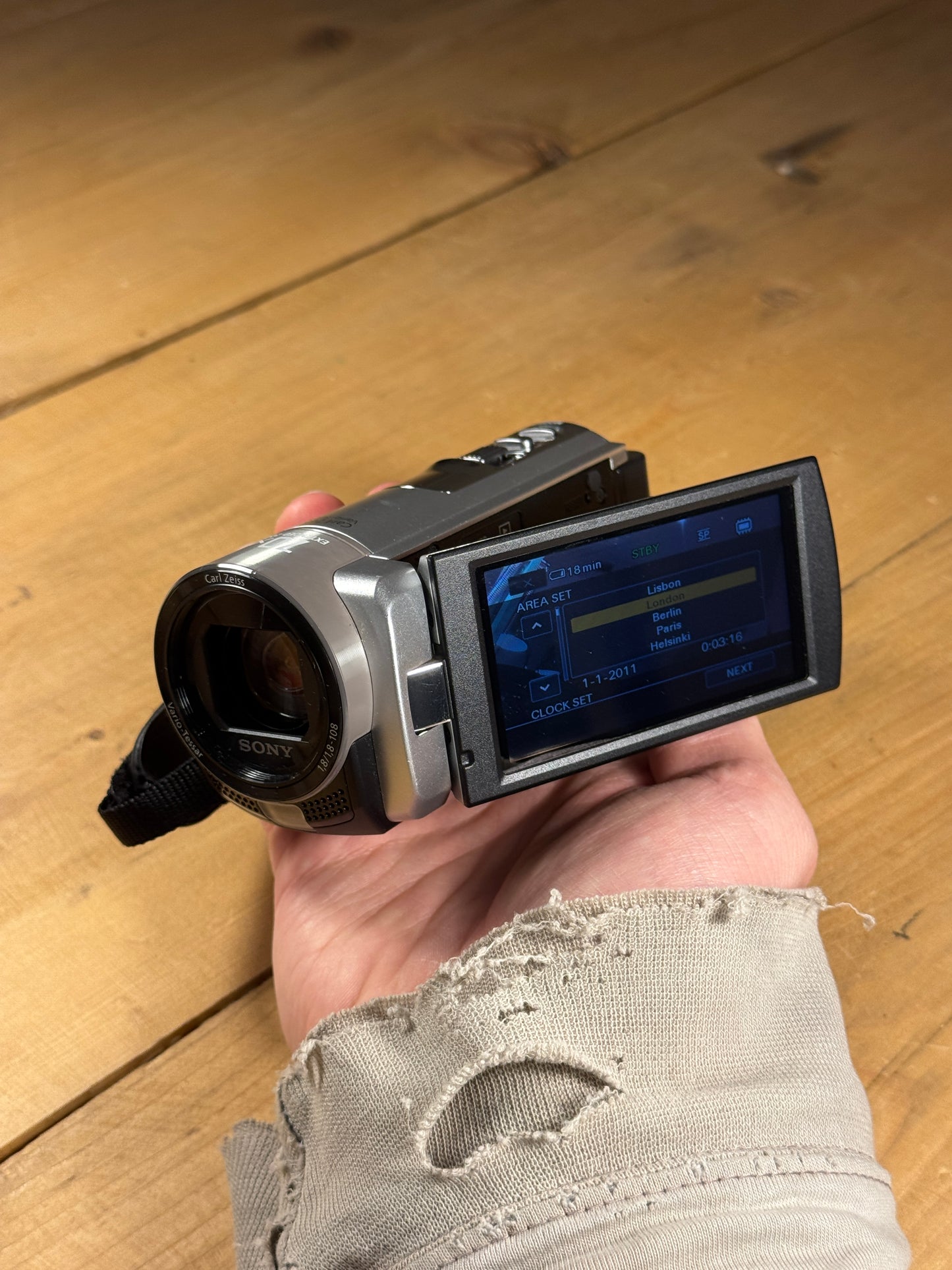 Sony Digital Handycam DCR-SX85E