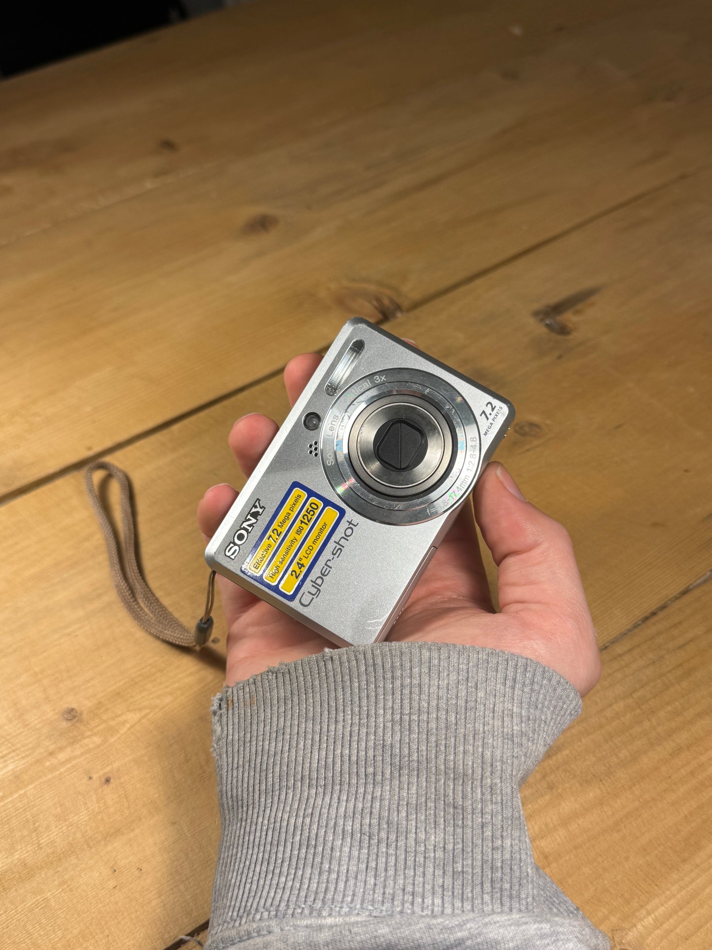 Sony Cyber-shot DSC-S730