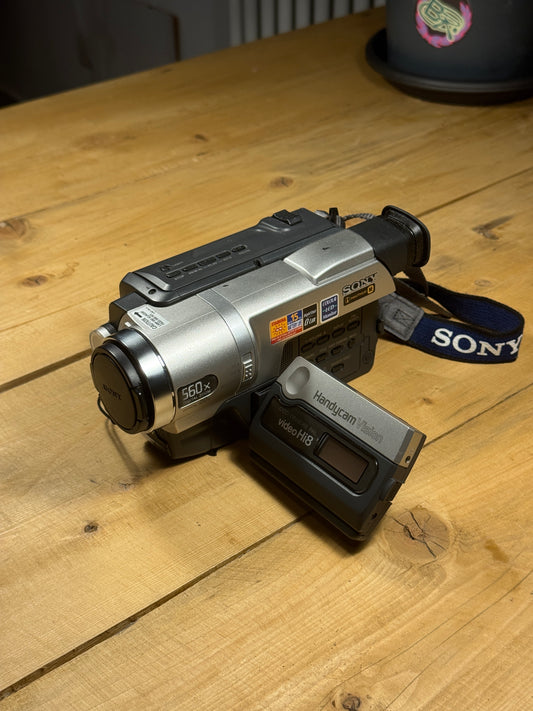 Sony Handycam CCD-TRV208E