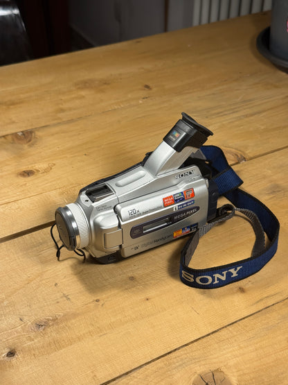 Sony Handycam DCR-TRV25E