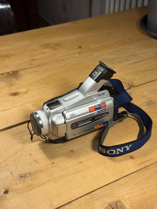 Sony Handycam DCR-TRV25E