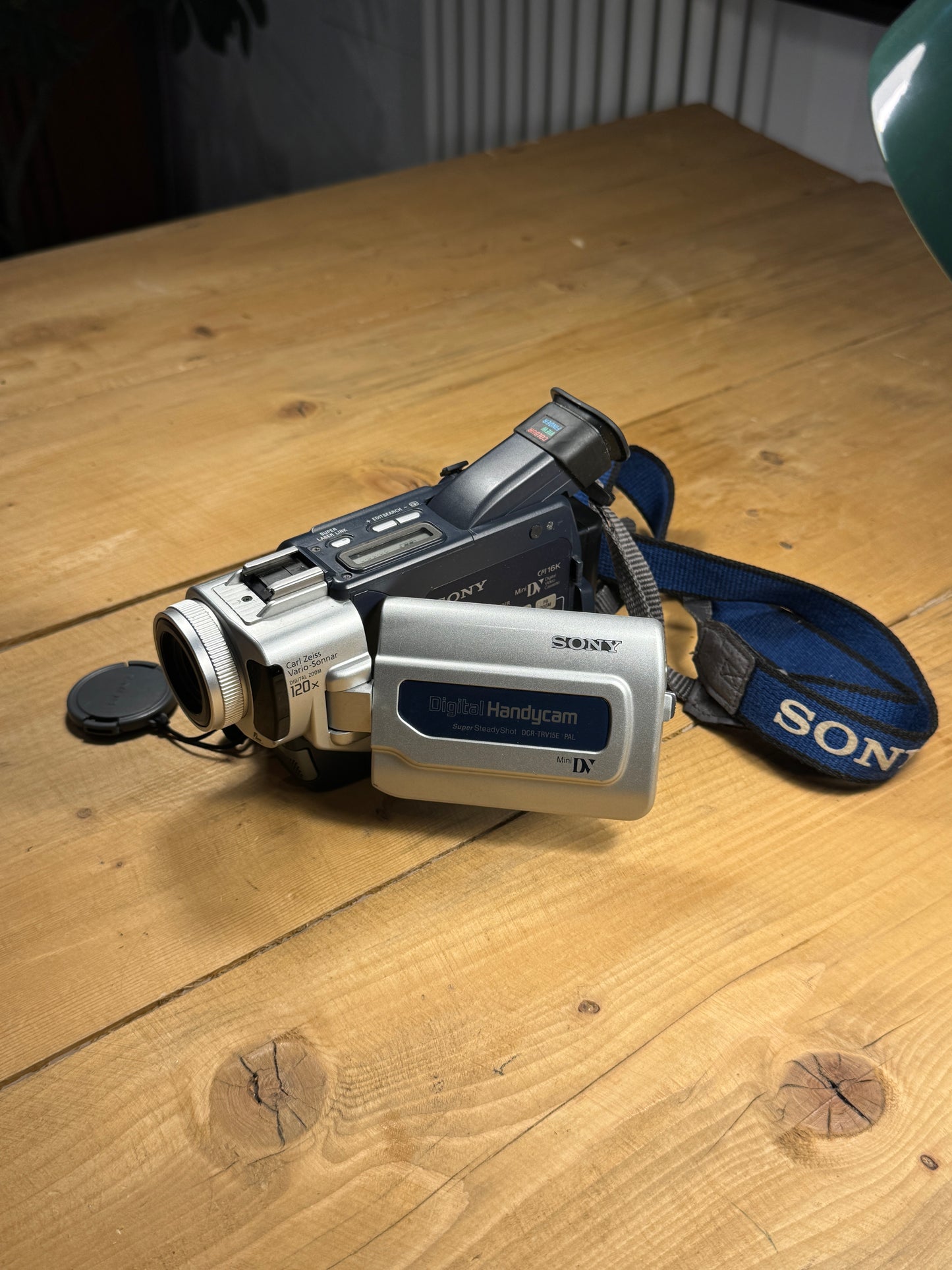 Sony Handycam DCR-TRV15E