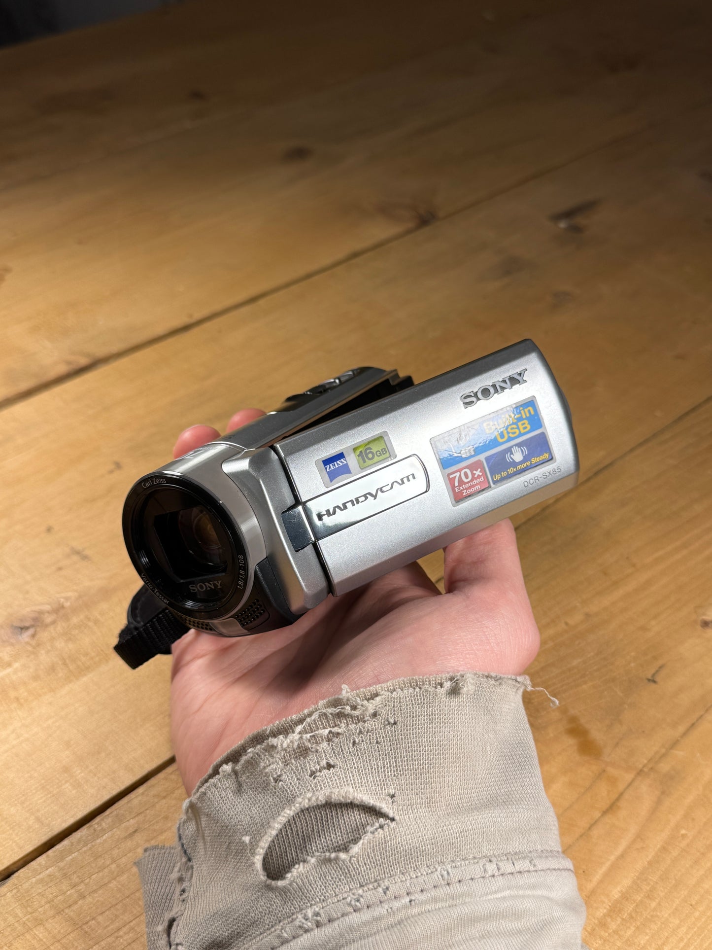 Sony Digital Handycam DCR-SX85E