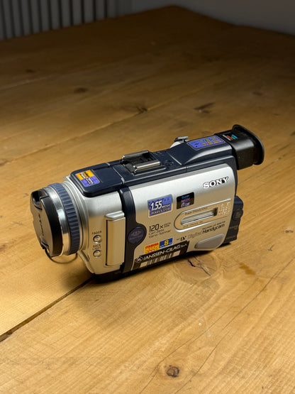 Sony Digital Handycam DCR-TRV30E