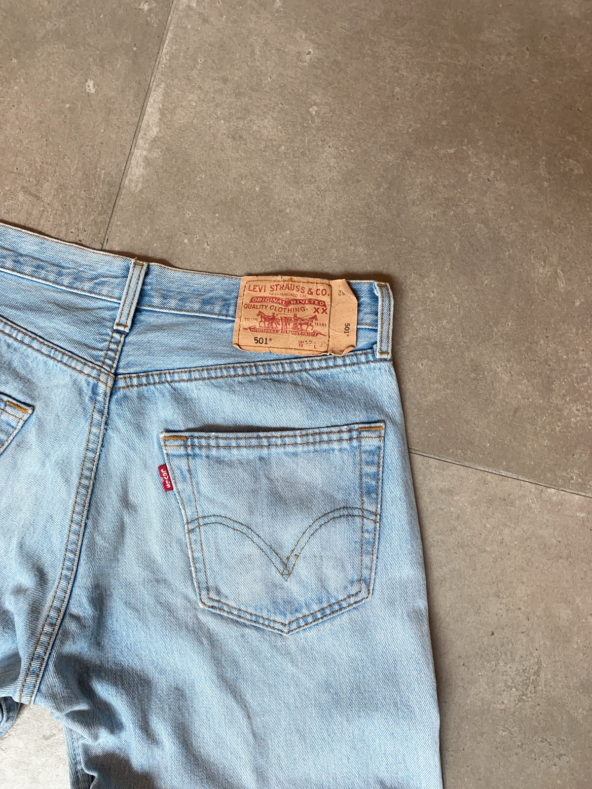 Vintage Levi's Bottom (W 32 L 32)